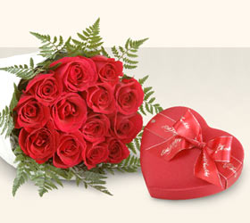 Temelli �i�ek�i ma�azas�  10 adet g�l ve kalp �ikolata