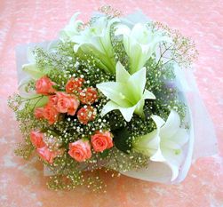 Temelli cicek , cicekci  lilyum ve 7 adet g�l buket