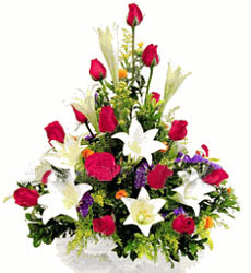 Ankara Temelli kaliteli taze ve ucuz �i�ekler  G�LLER VE KAZABLANKA ARANJMANI