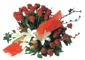 Temelli Ankara hediye sevgilime hediye �i�ek  17 adet g�l ve kazablanka �i�egi aranjmani