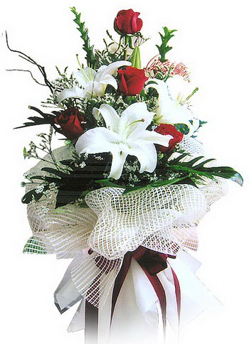 Temelli Ankara hediye sevgilime hediye �i�ek  4 kirmizi g�l , 1 dalda 3 kandilli kazablanka