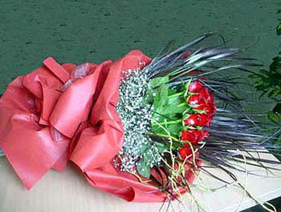 Temelli Ankara �i�ek g�nder uluslararas� �i�ek g�nderme  12 adet kirmizi g�l elyafta