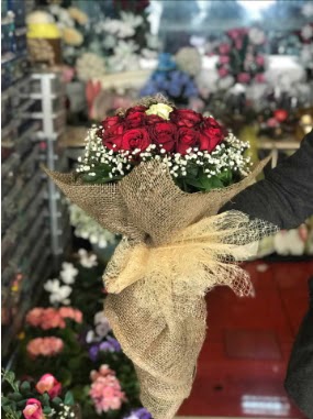 12 adet k�rm�z� 1 adet beyaz g�l buketi Temelli �i�ek online �i�ek sipari�i 
