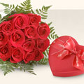 Temelli �i�ek�i ma�azas�  10 adet g�l ve kalp �ikolata