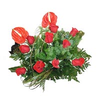 9 adet kirmizi g�l ve antorium  Temelli �i�ek g�nderme sitemiz g�venlidir 