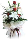 Temelli Ankara hediye sevgilime hediye �i�ek  4 kirmizi g�l , 1 dalda 3 kandilli kazablanka
