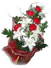 Temelli �i�ek�i ma�azas�  5 adet kirmizi g�l 1 adet kazablanka �i�egi buketi