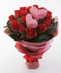 12 adet k�rm�z� g�l ve 2 adet kalp �ubuk Temelli ankara �i�ek sipari�i �i�ek g�nderme 