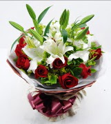 11 adet k�rm�z� g�l 1 dal kazablanka buket Temelli Ankara hediye sevgilime hediye �i�ek 