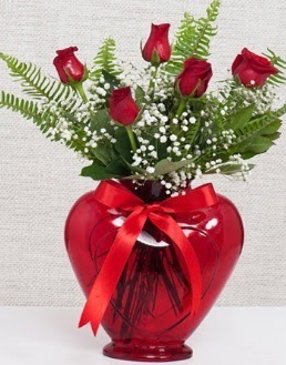 Kalp i�erisinde 5 adet k�rm�z� g�l Temelli Ankara �i�ek g�nder uluslararas� �i�ek g�nderme 