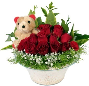 Cam tabakta 7 adet k�rm�z� g�l ve k���k ay� �i�ek�i Temelli �i�ek servisi , �i�ek�i adresleri 